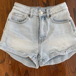 Kendall and Kylie Jean shorts size 23